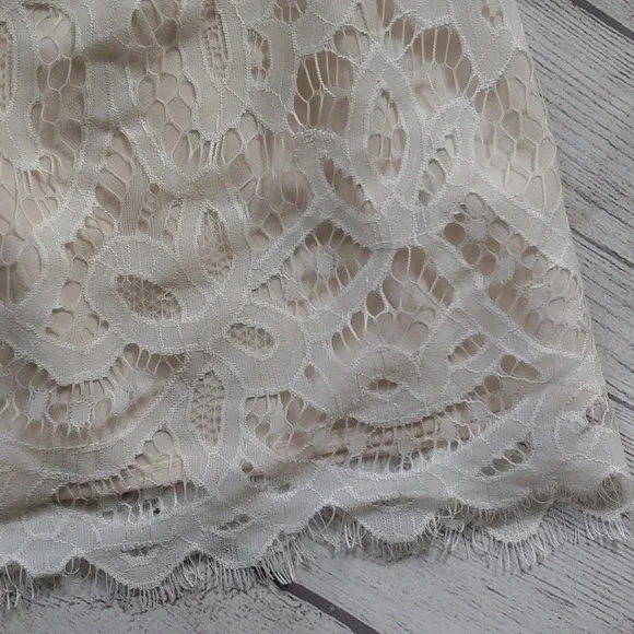TOBI WHITE AND CREAM LACE MINI DRESS PLUNGE NECKLINE - Picture 5 of 10